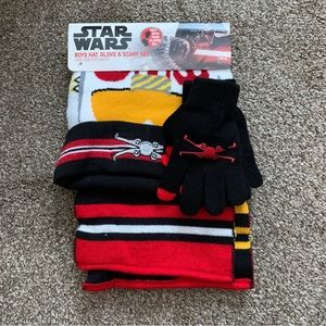 NWT Boy’s Star Wars Hat, Glove & Scarf Set - One Size